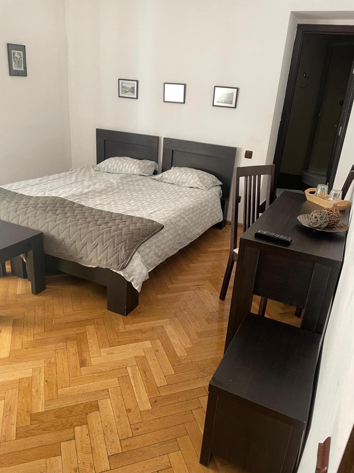 Rami House Central Double Rooms Brasov Ngoại thất bức ảnh