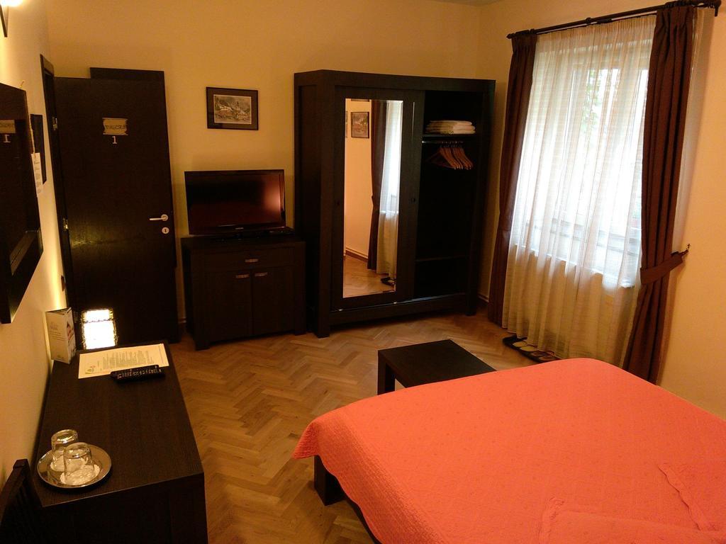 Rami House Central Double Rooms Brasov Phòng bức ảnh